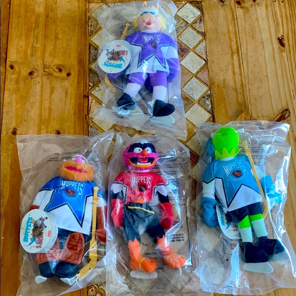 Mc Donald’s happy meal 1995 muppets hockey set.